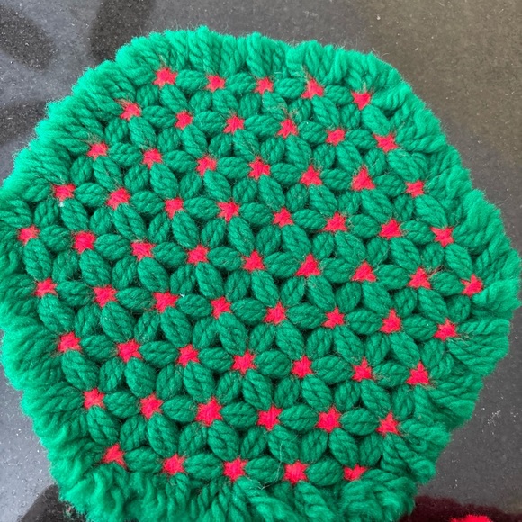 Handmade Vintage Red and Green Hexagon Crochet Trivet Coaster set of 4 Like New - Picture 5 of 8